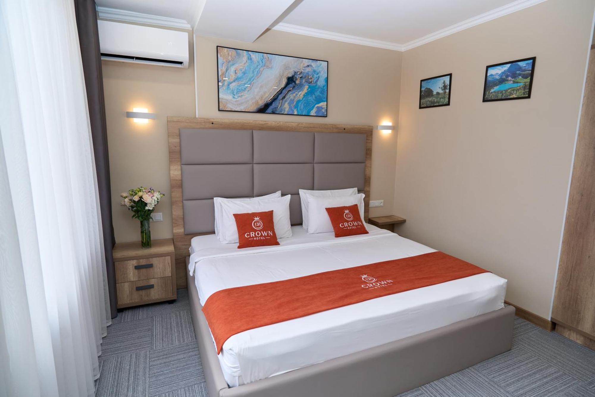 Crown Hotel Бишкек Екстериор снимка
