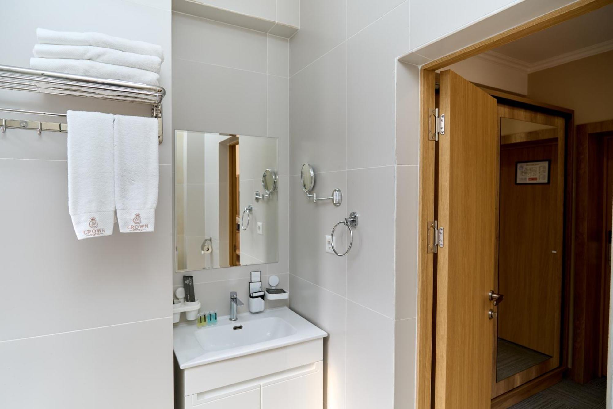 Crown Hotel Бишкек Екстериор снимка