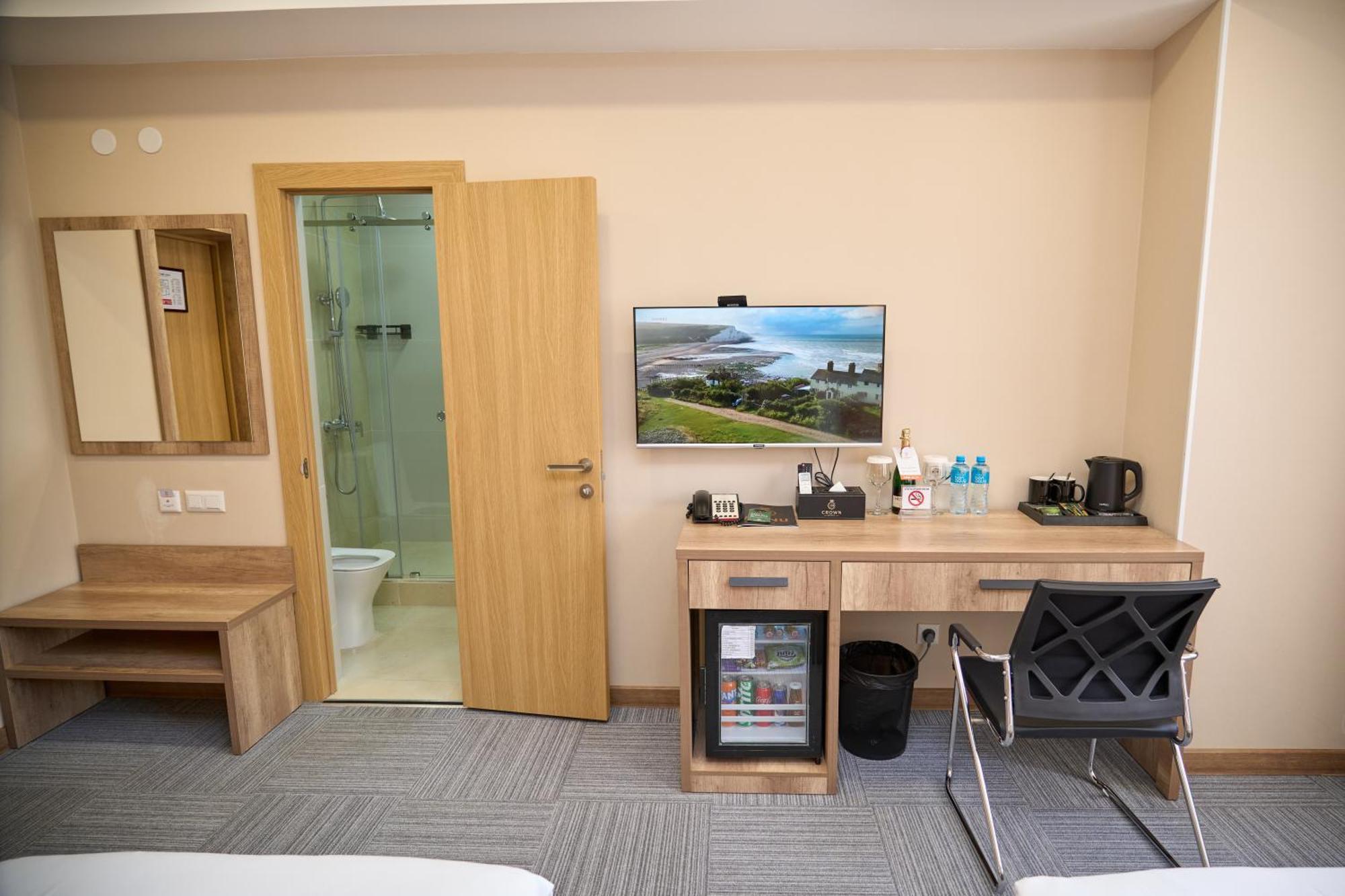 Crown Hotel Бишкек Екстериор снимка
