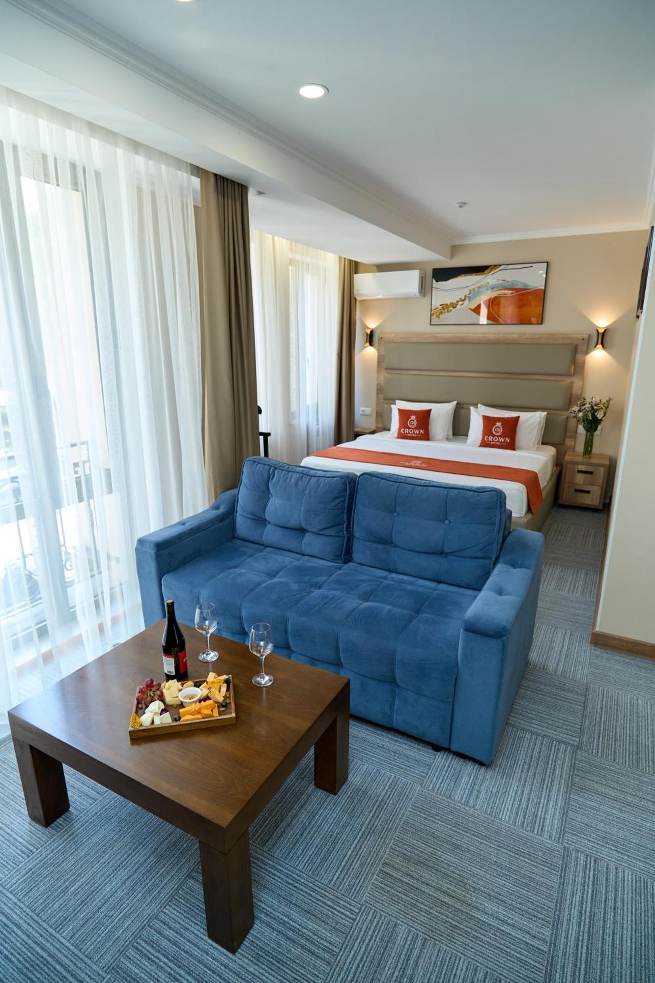 Crown Hotel Бишкек Екстериор снимка