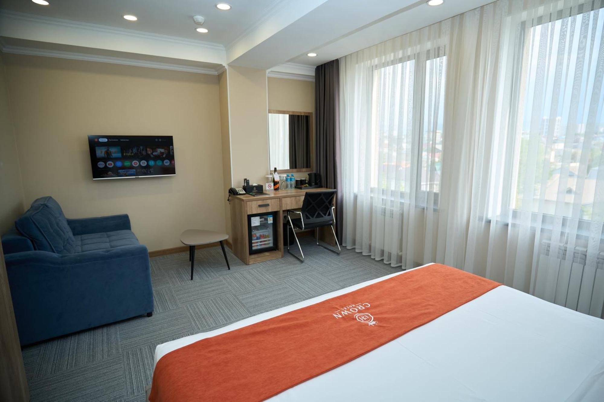 Crown Hotel Бишкек Екстериор снимка