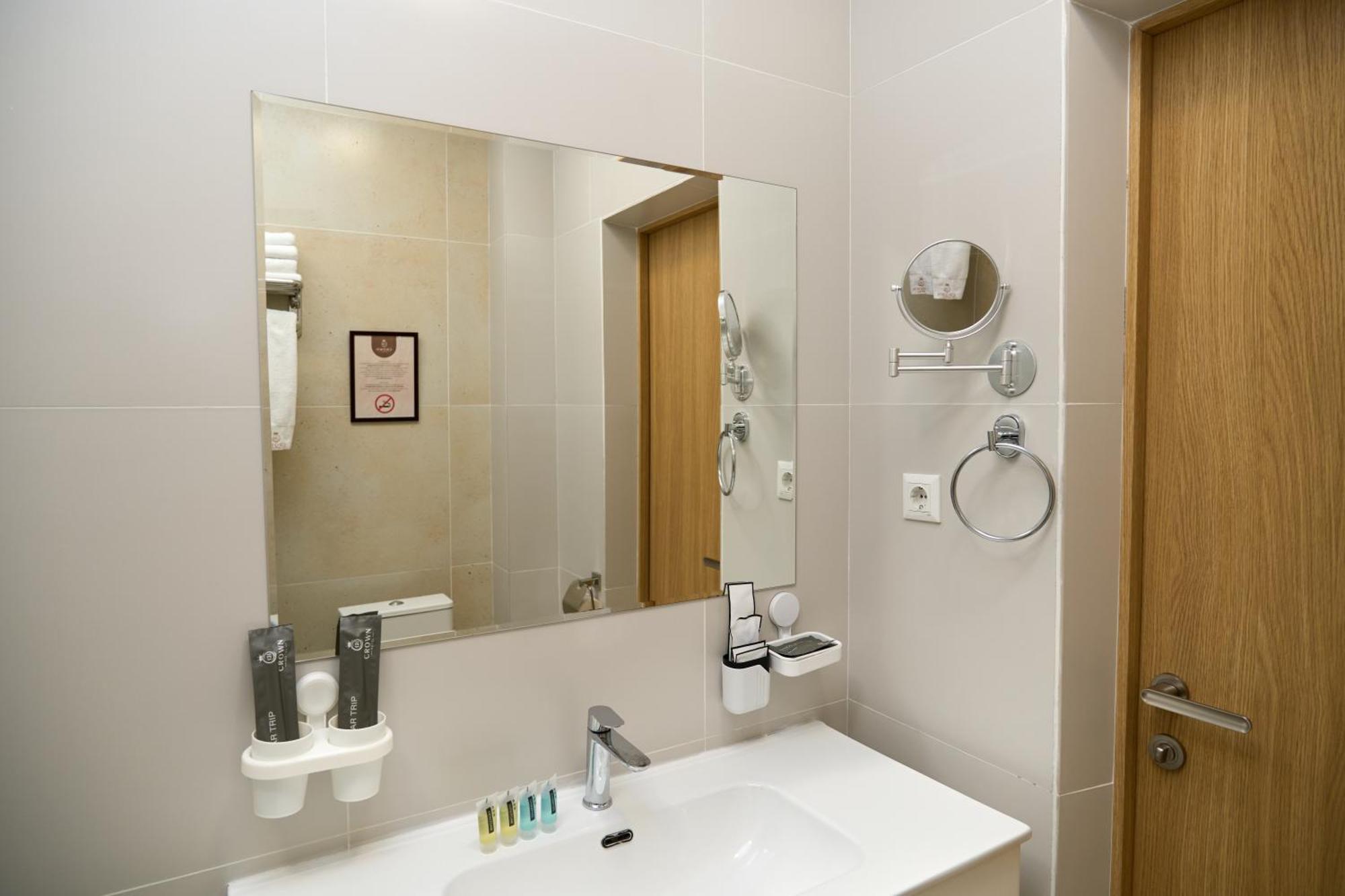 Crown Hotel Бишкек Екстериор снимка