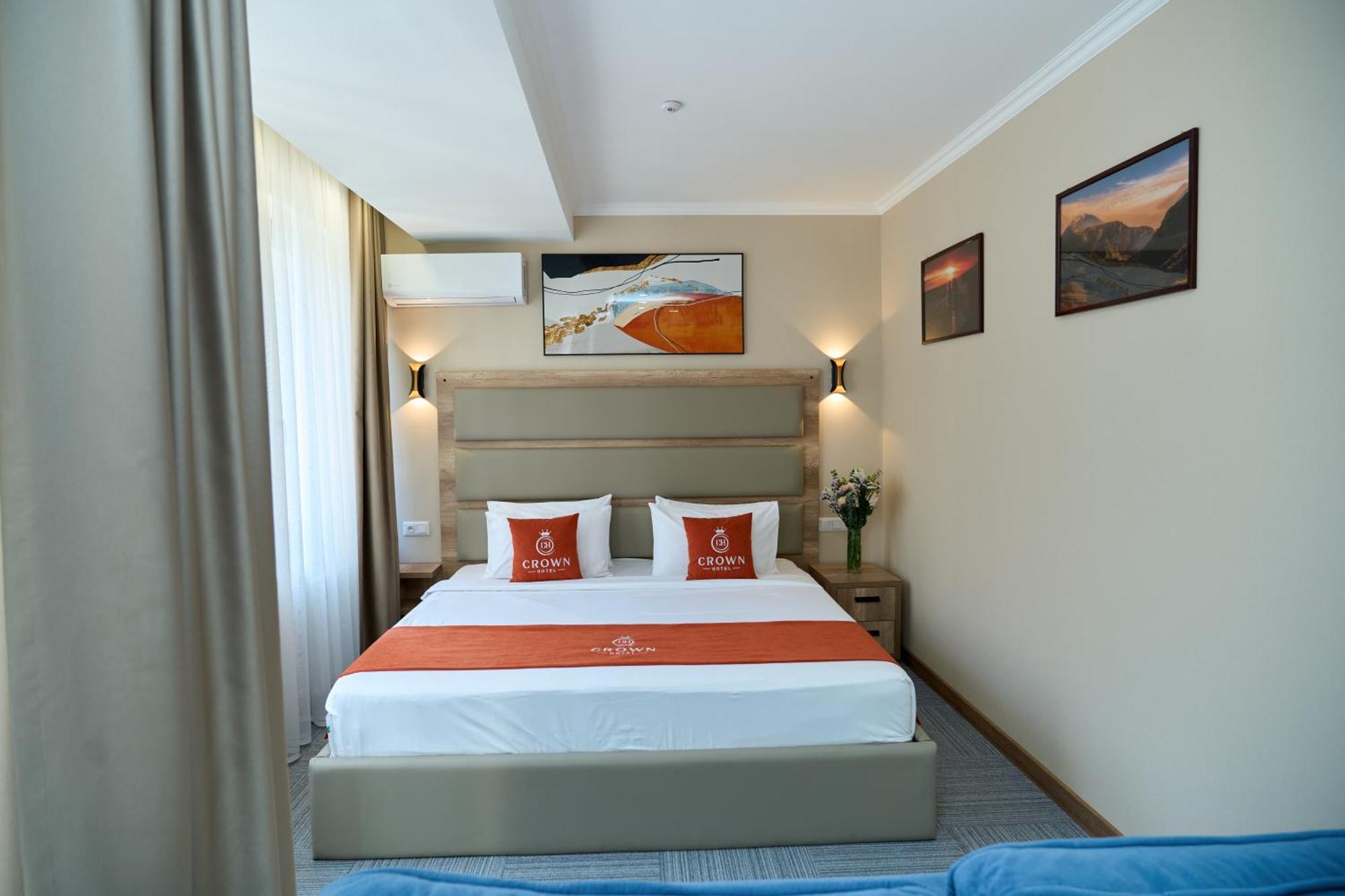 Crown Hotel Бишкек Екстериор снимка