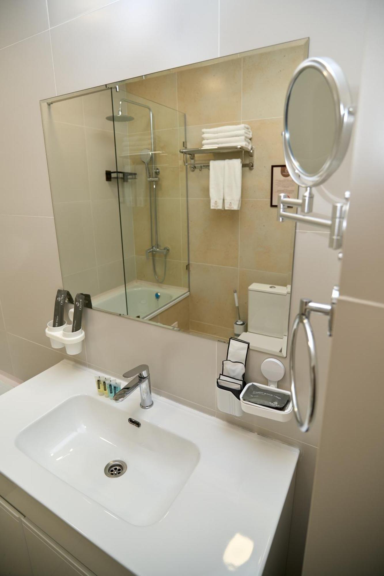 Crown Hotel Бишкек Екстериор снимка