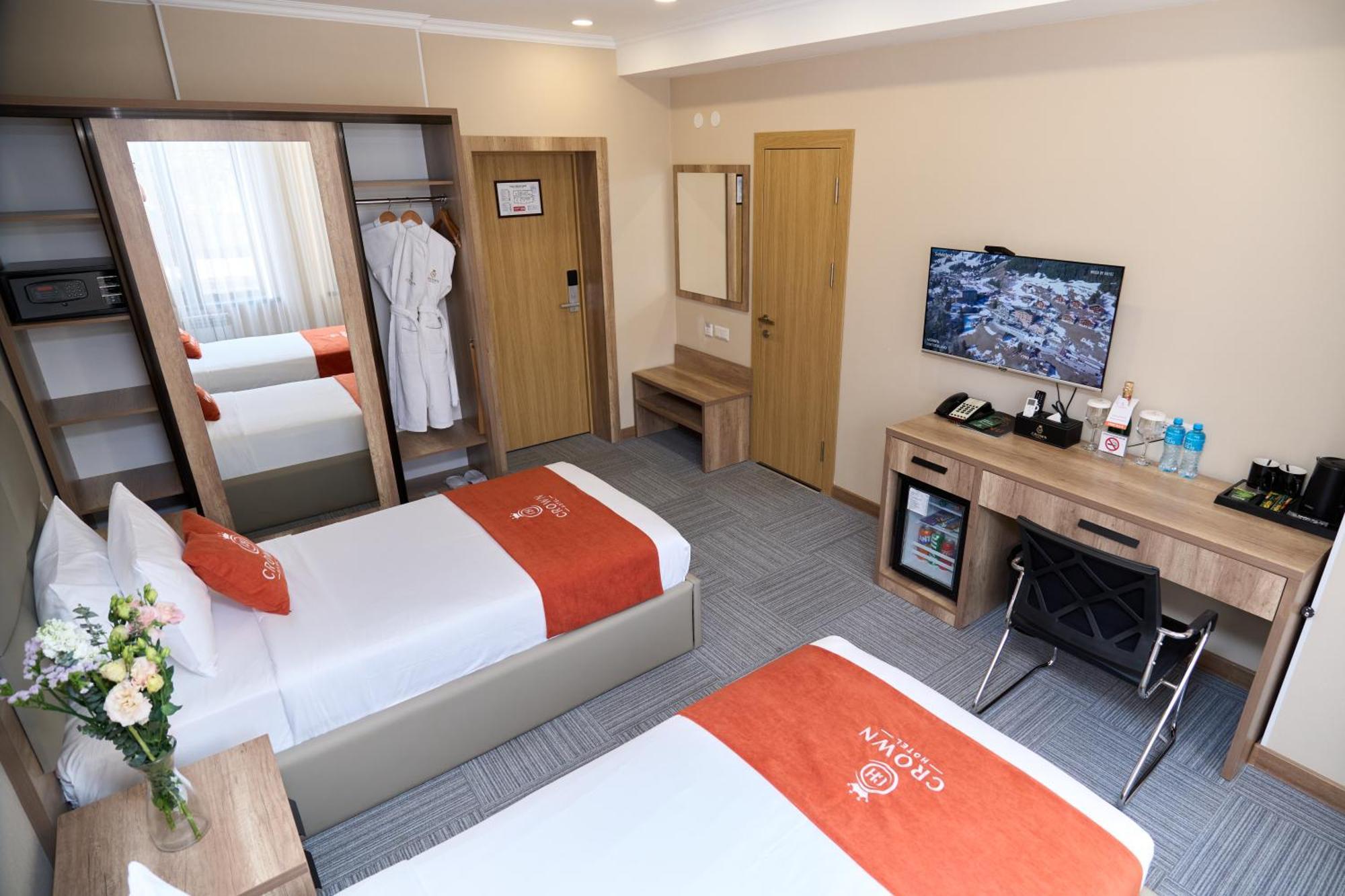 Crown Hotel Бишкек Екстериор снимка
