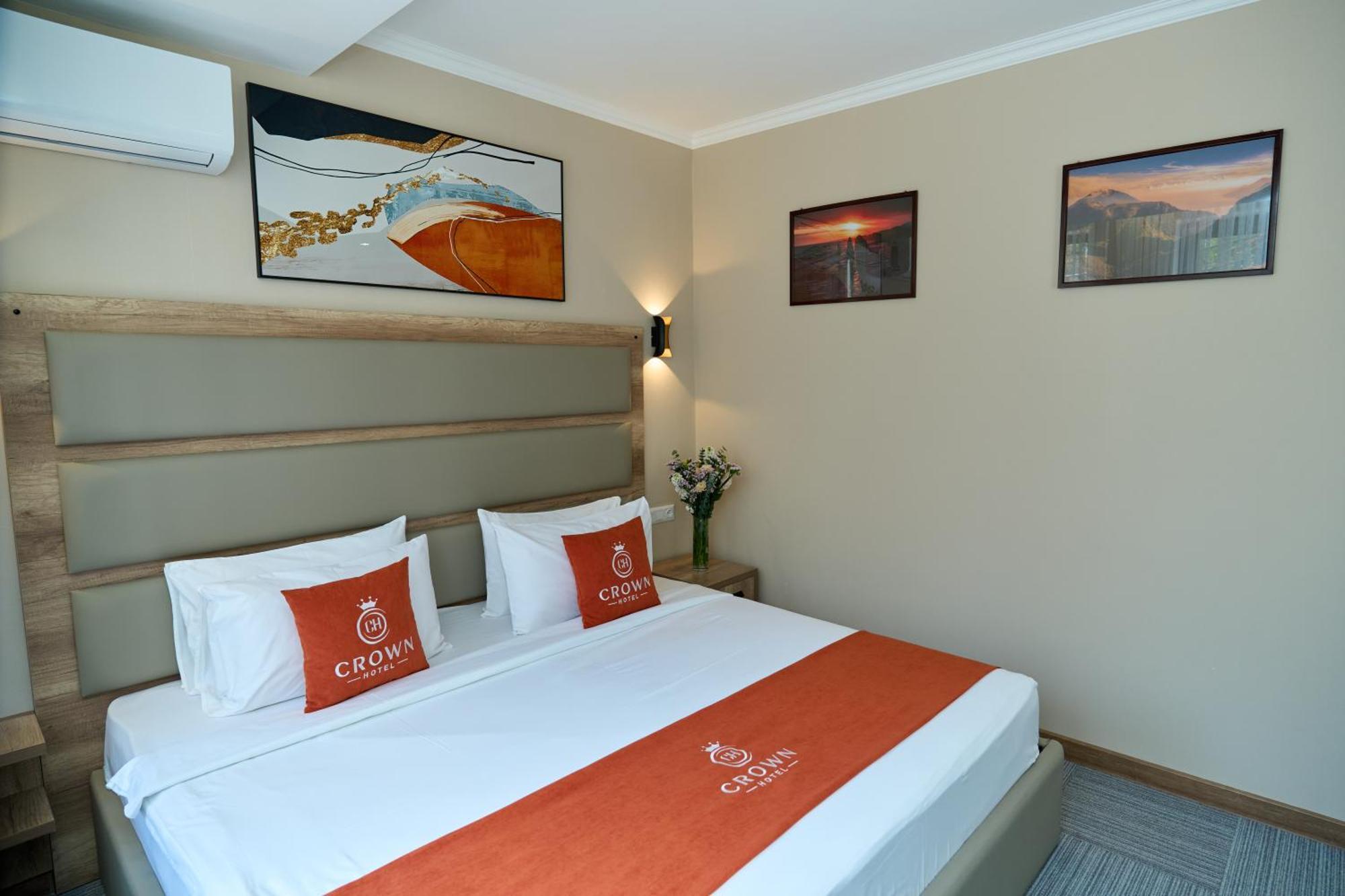 Crown Hotel Бишкек Екстериор снимка