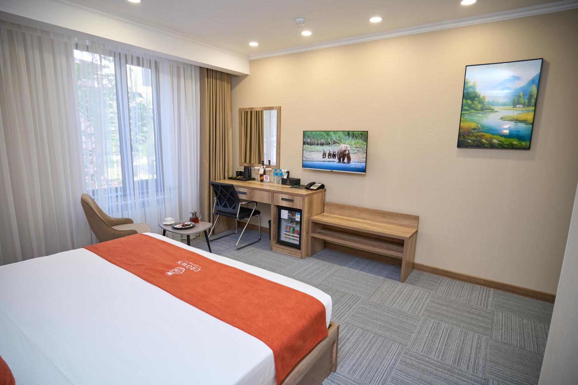 Crown Hotel Бишкек Екстериор снимка
