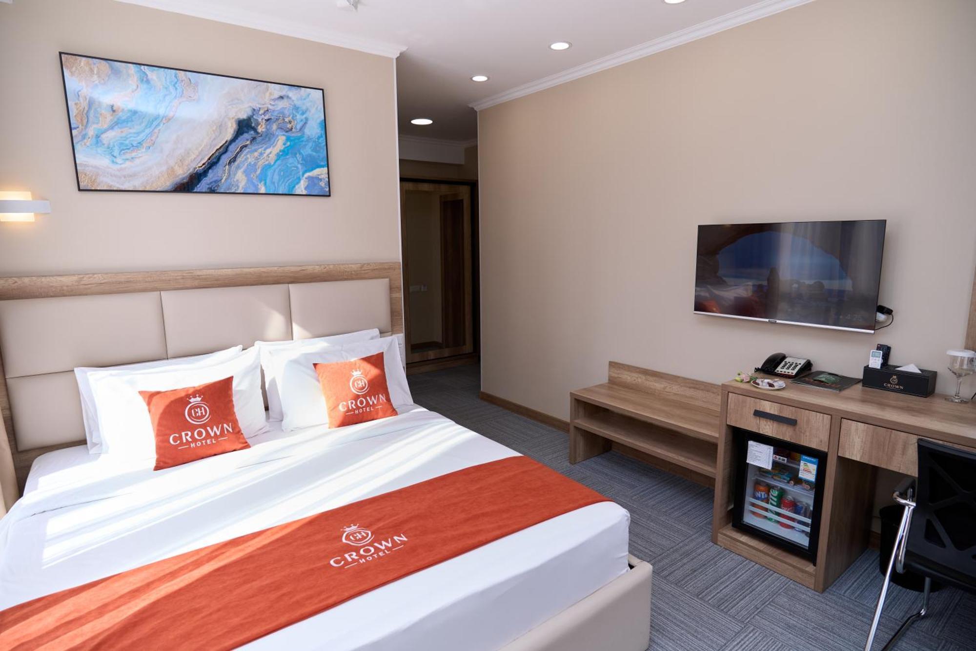 Crown Hotel Бишкек Екстериор снимка