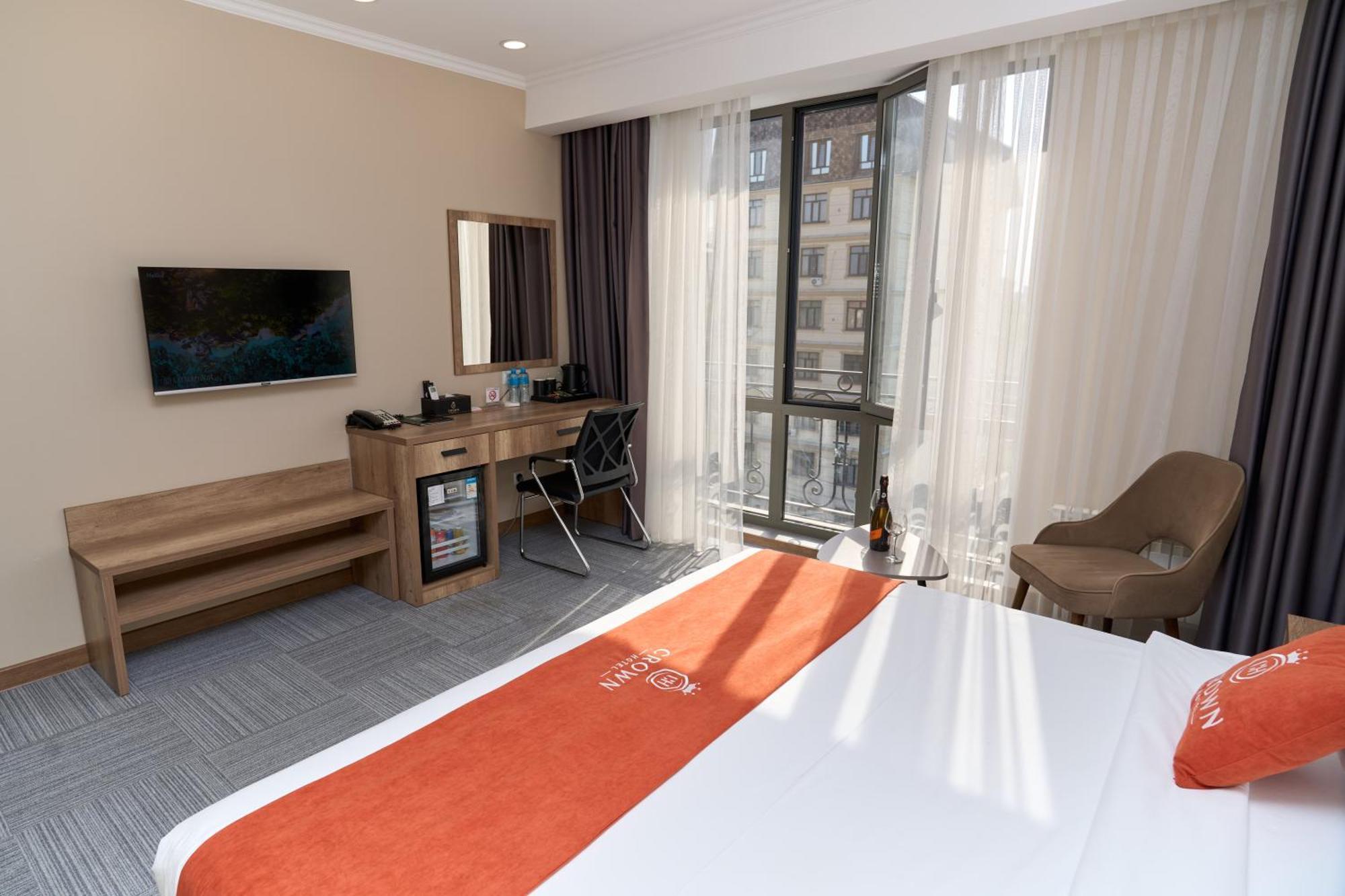 Crown Hotel Бишкек Екстериор снимка
