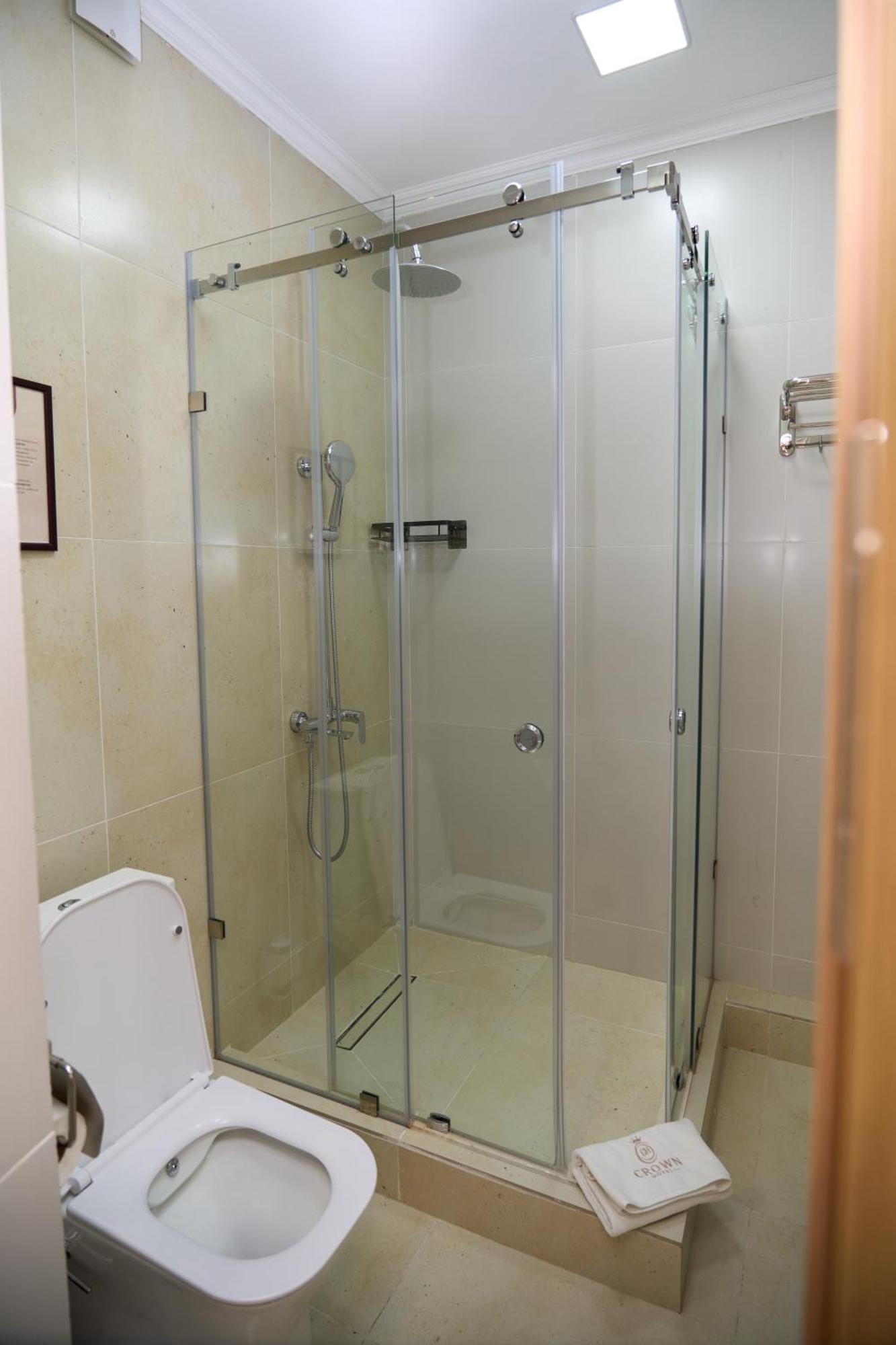 Crown Hotel Бишкек Екстериор снимка