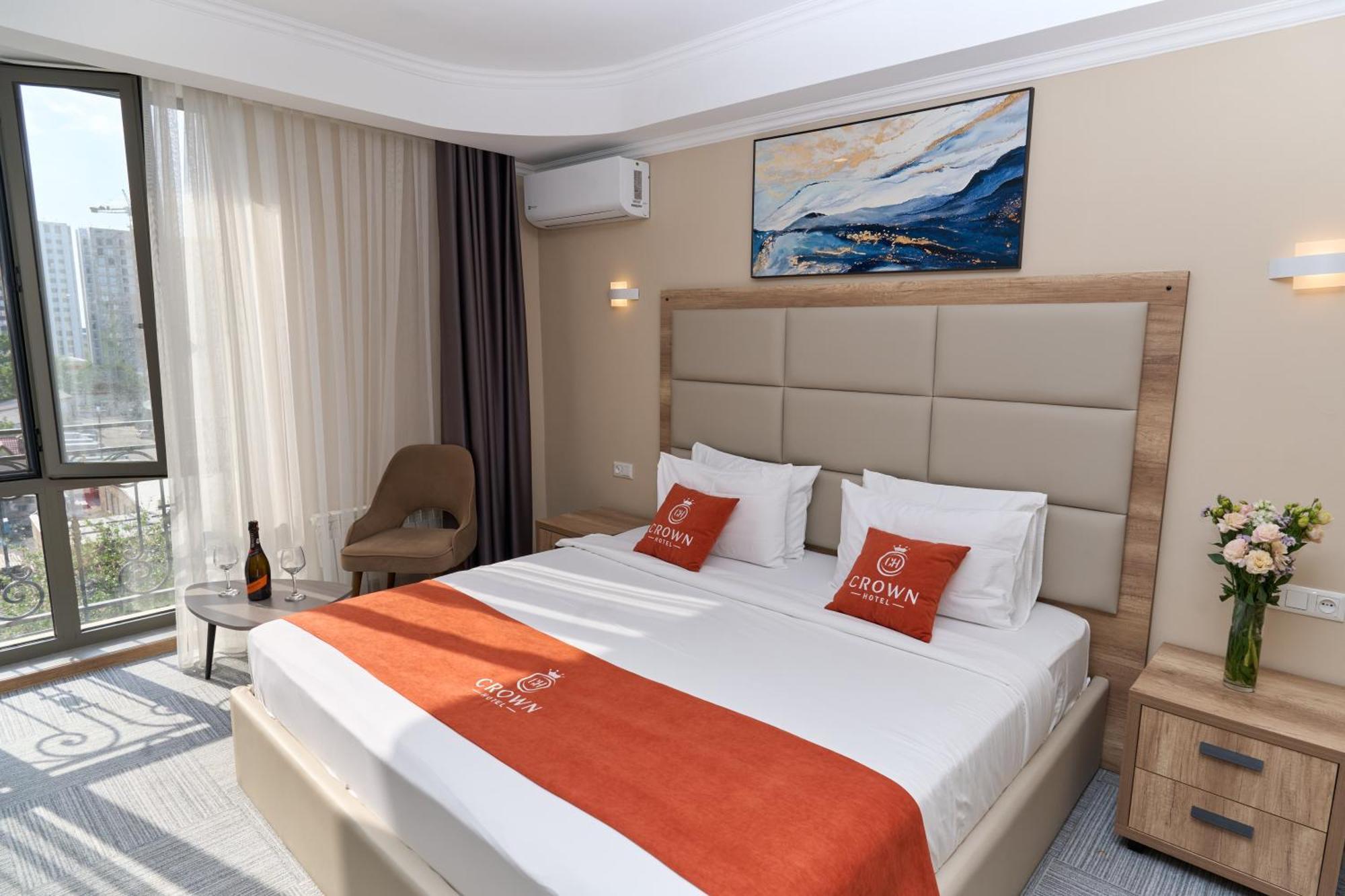 Crown Hotel Бишкек Екстериор снимка