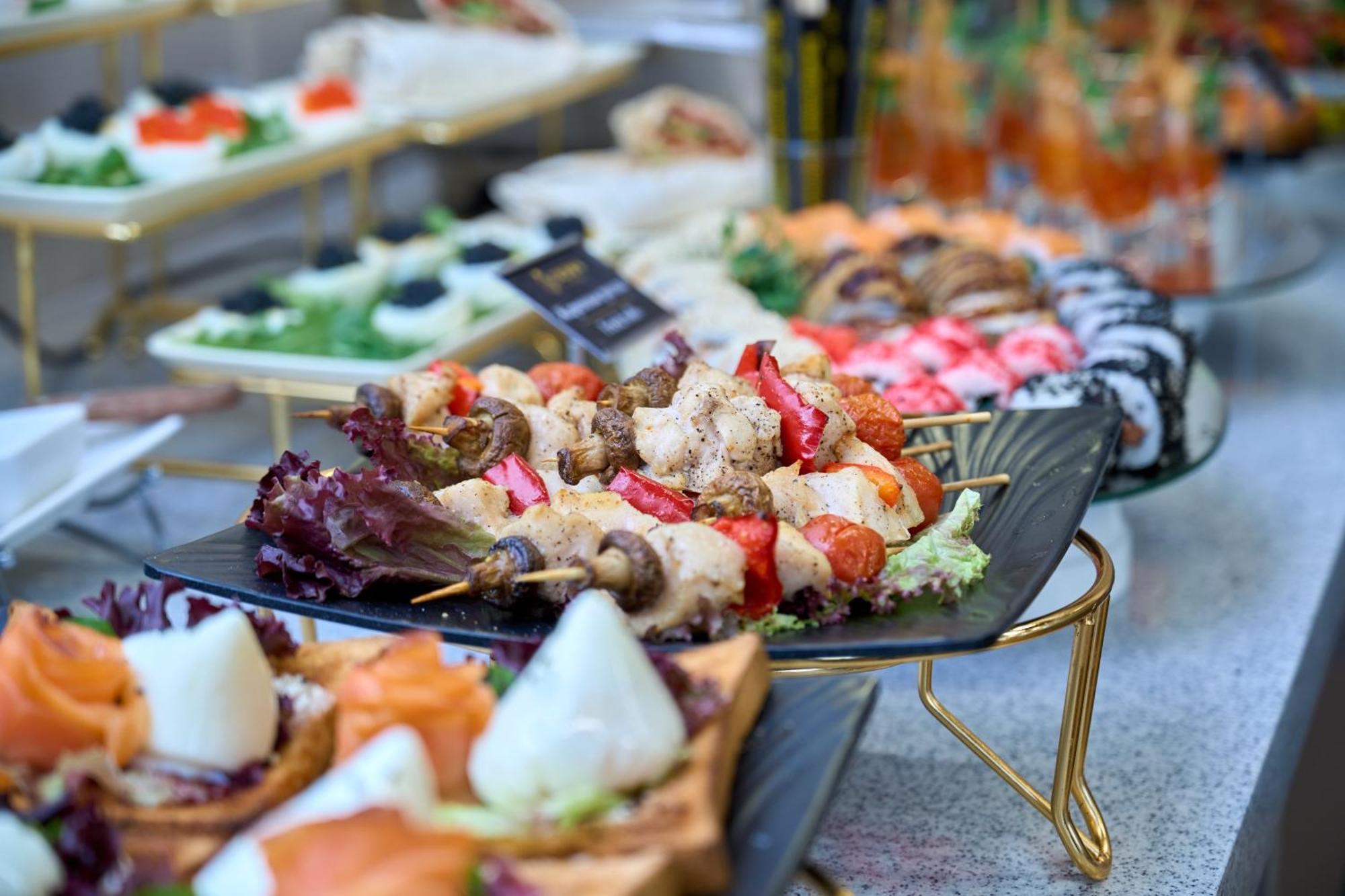 Crown Hotel Бишкек Екстериор снимка