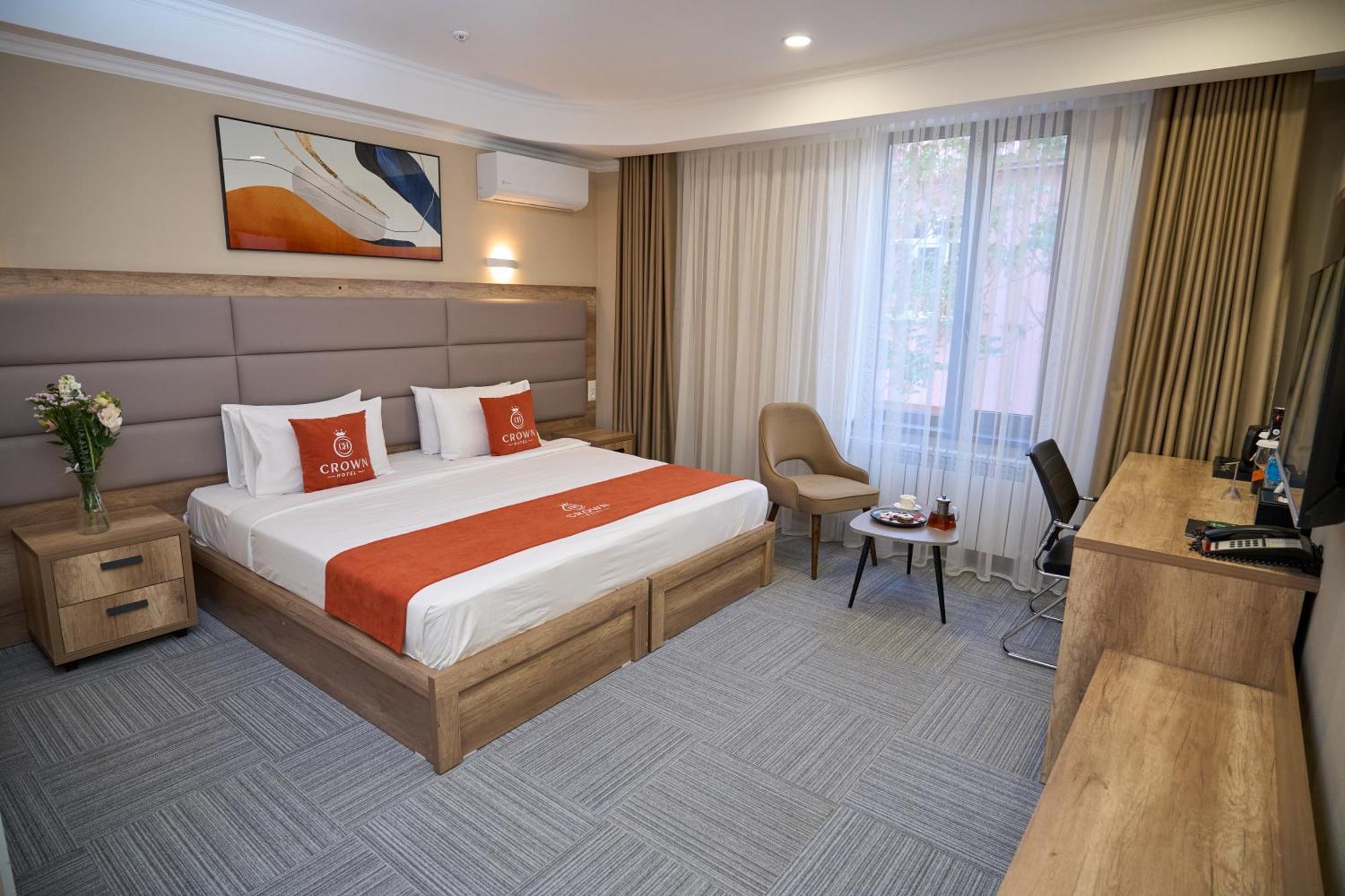 Crown Hotel Бишкек Екстериор снимка